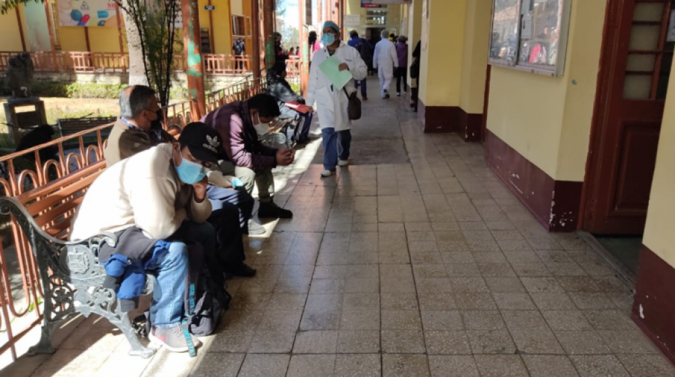 Por variante andina, médicos piden vacunar desde los 12 años y Gobierno dice que no es para preocuparse