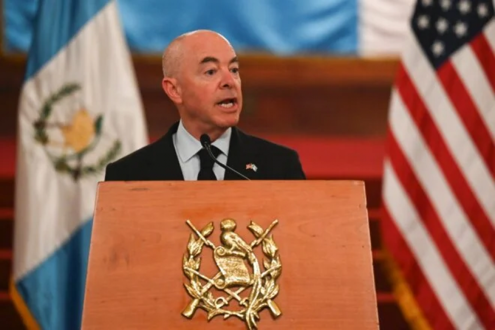 Guatemala pide a secretario de Seguridad de EEUU aprobar permiso temporal a sus migrantes