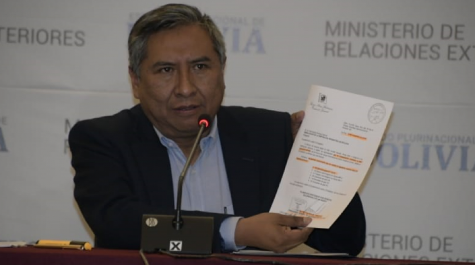 Canciller acusa a Macri de aportar con "munición letal" para consolidar el gobierno de Añez