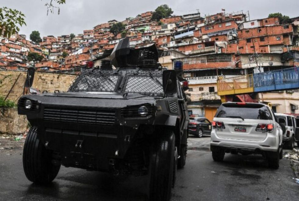 “¡Fue como una guerra!” : policía retoma control en barriada de Caracas