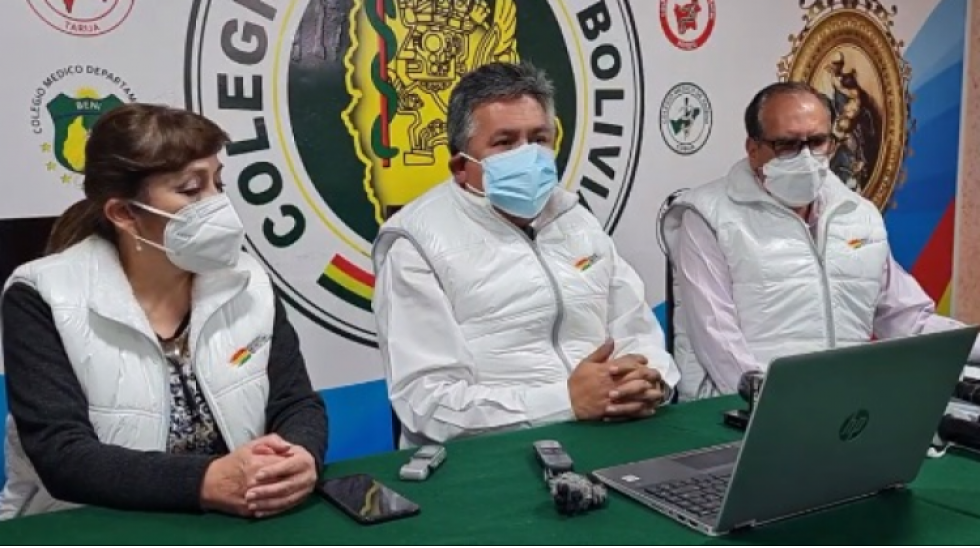 Médicos al Gobierno: Mientras no haya vacuna para los niños no se puede autorizar el retorno a las aulas