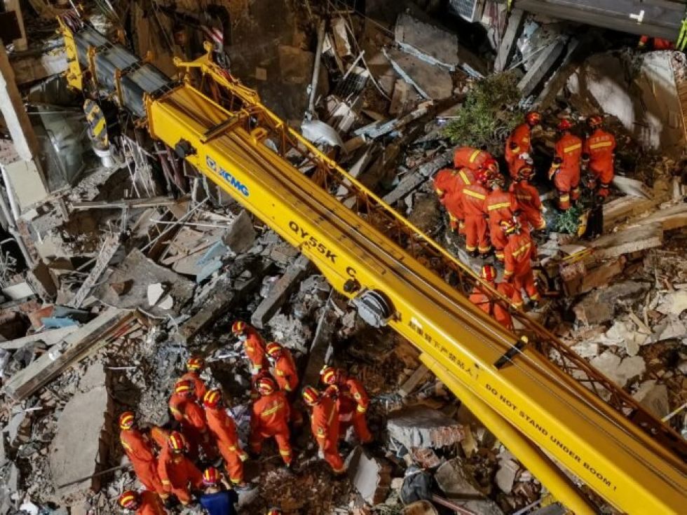 Reportan que hay al menos ocho muertos al derrumbarse un hotel en China