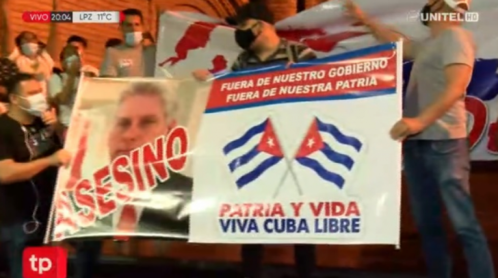 Residentes cubanos en Santa Cruz expresan su apoyo a las protestas en su país
