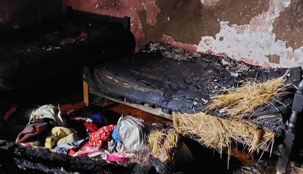 Dos hermanitas fallecen y cuatro niños sobreviven a incendio en su vivienda en El Alto