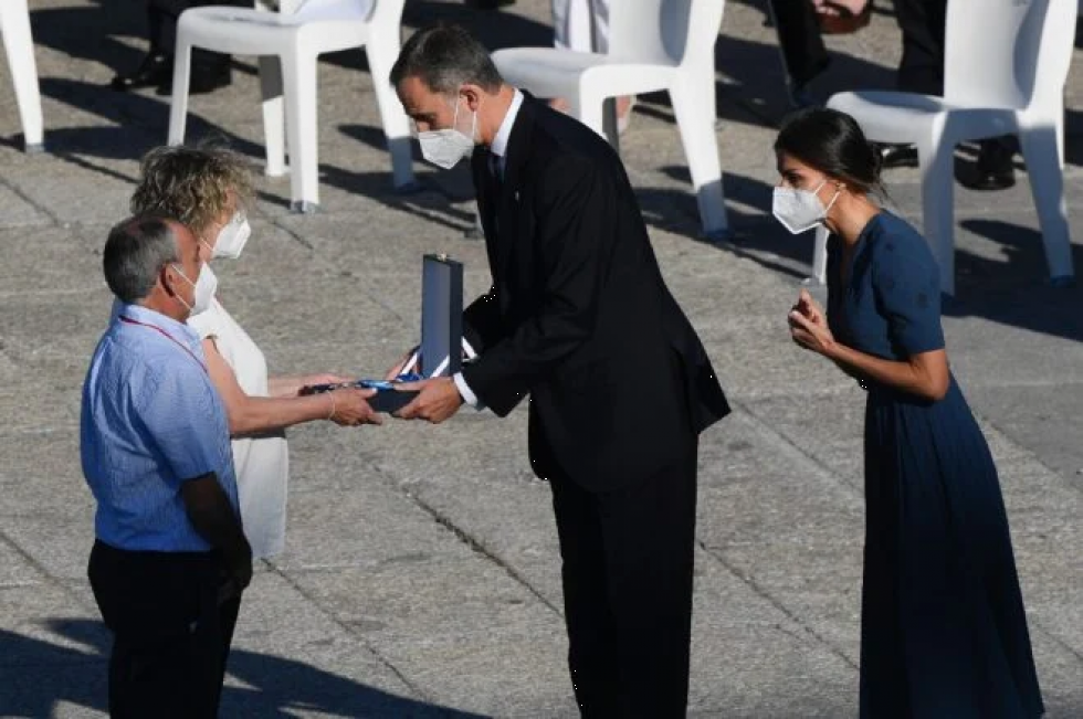 España homenajea a las víctimas del covid-19 en pleno repunte de la pandemia
