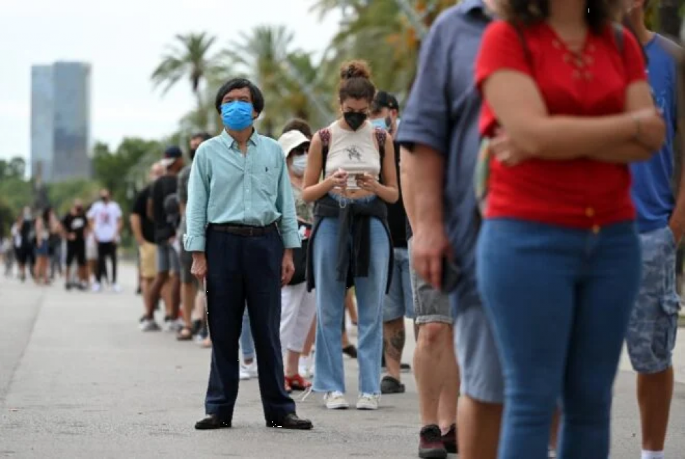 Vuelve el toque de queda nocturno a Barcelona para contener el rebrote epidémico