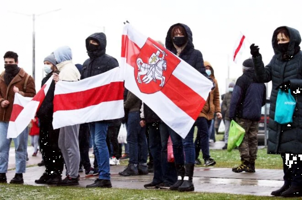 Condenan a 11 estudiantes y un profesor penas de cárcel por protestas en Bielorrusia, informa una ONG