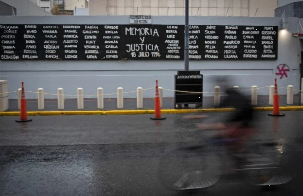 Reiteran pedido de justicia en Argentina a 27 años del atentado a la AMIA