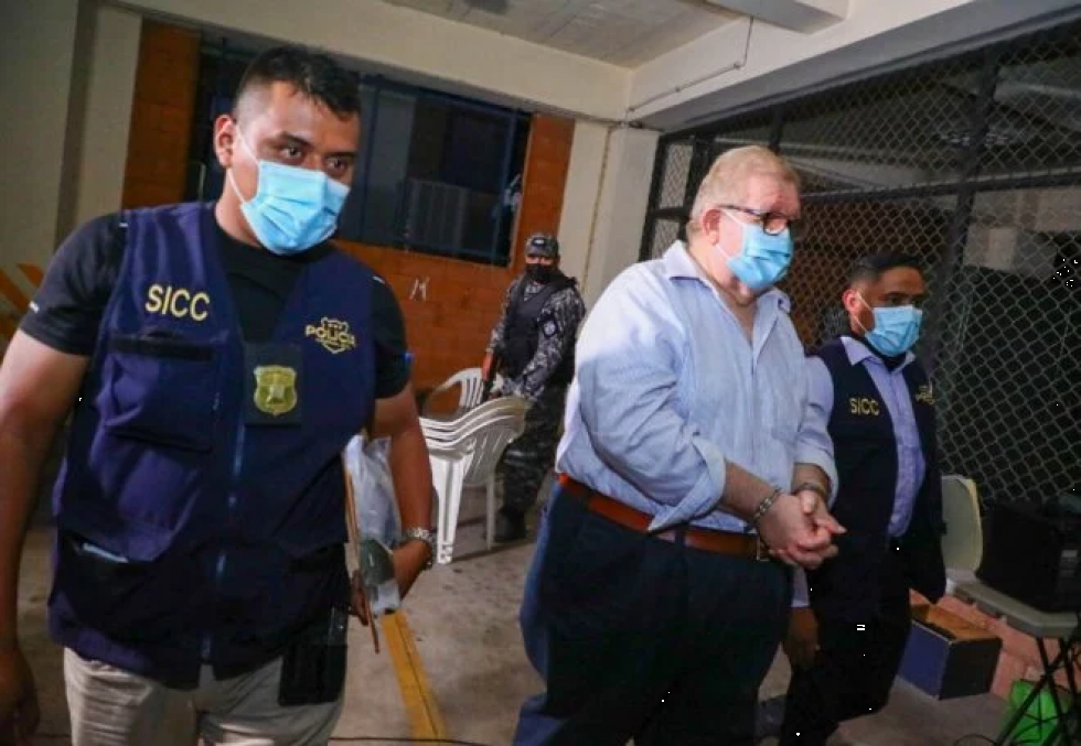 Piden la captura del expresidente Sánchez Cerén y detienen a exministros en El Salvador