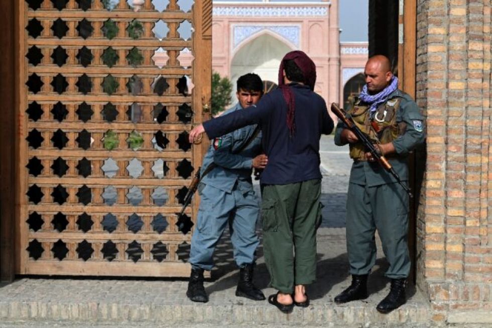 El gobierno afgano desmiente que los talibanes controlen el 90% de las fronteras del país