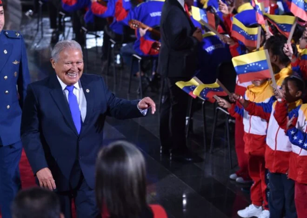 Maduro denuncia “persecución” contra expresidente salvadoreño Sánchez Cerén