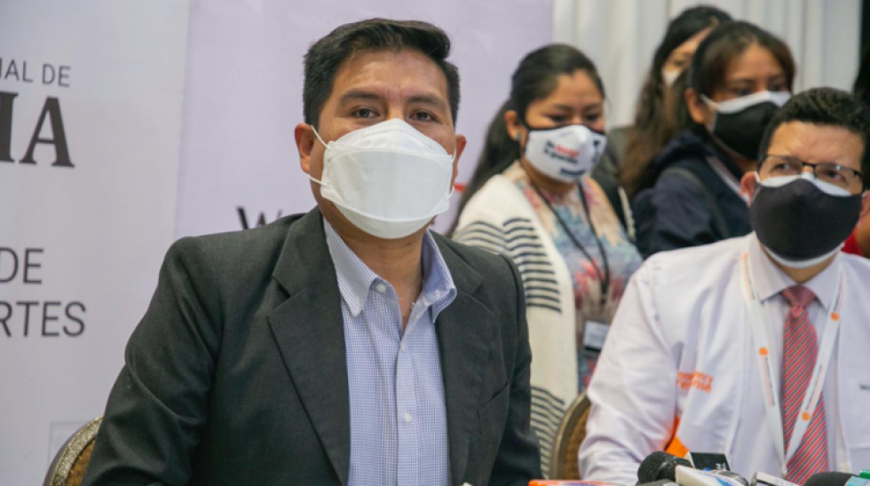 Auza admite que no hay datos científicos para combinar dosis, pero no descarta la acción