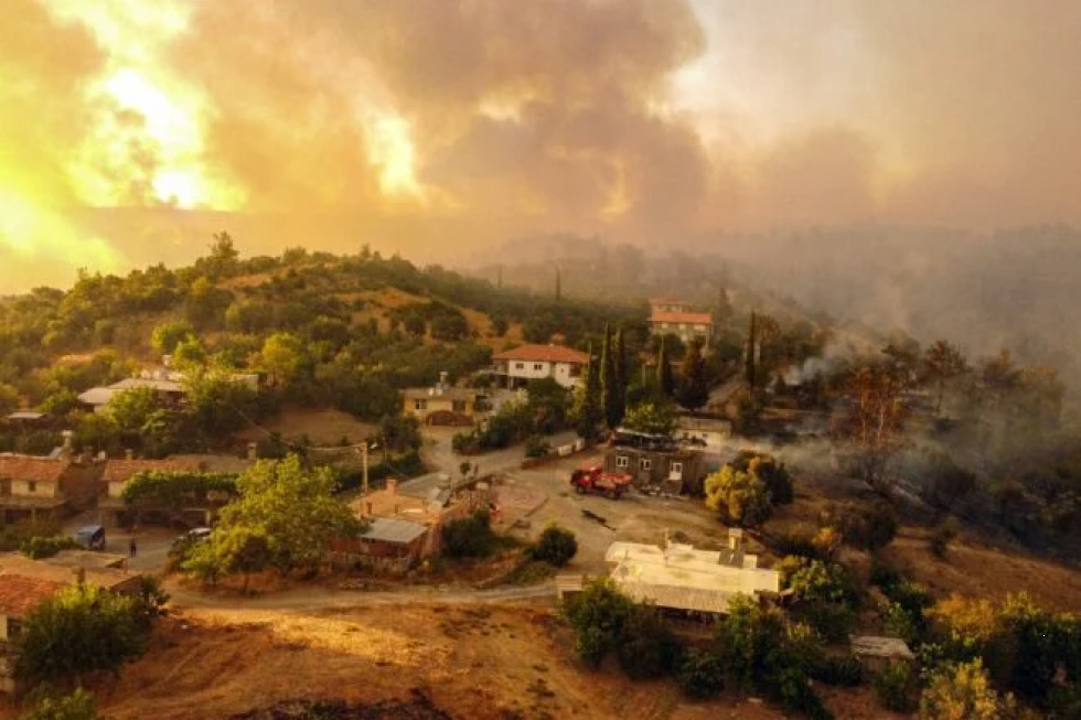 Incendios asolan el sur de Europa y fuerzan la evacuación de cientos de personas