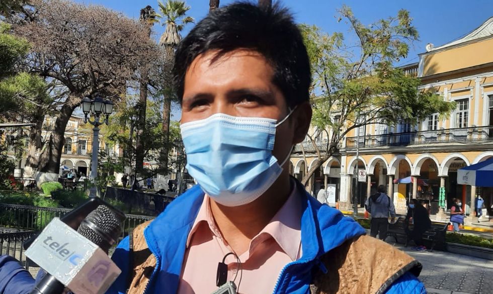 Legislador: ‘hemos cambiado nuestros burros por estos autos indocumentados’