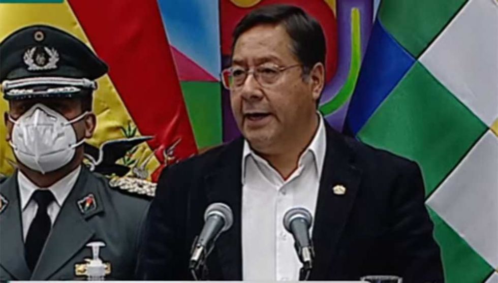 Presidente Arce recuerda la subordinación en las FFAA