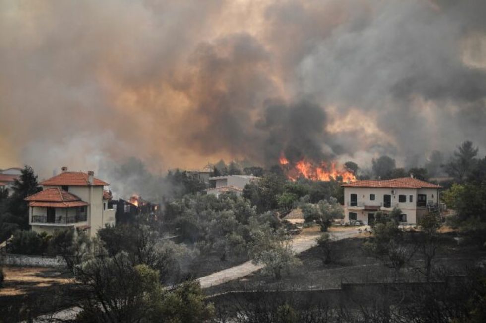 Los incendios siguen ganando terreno en Grecia