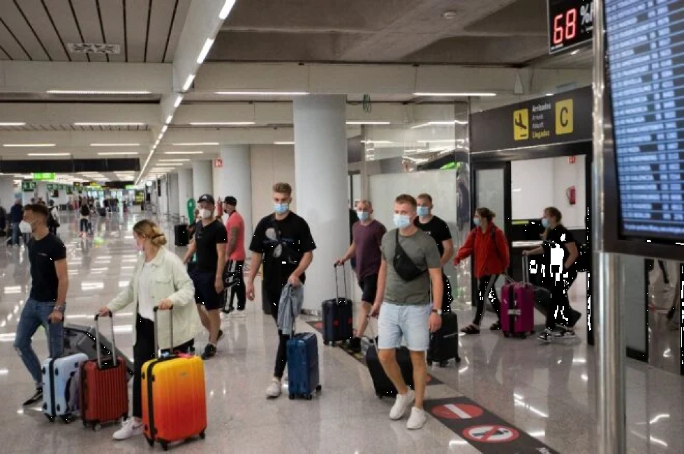 España prorroga la cuarentena a viajeros de seis países, incluidos Brasil y Argentina