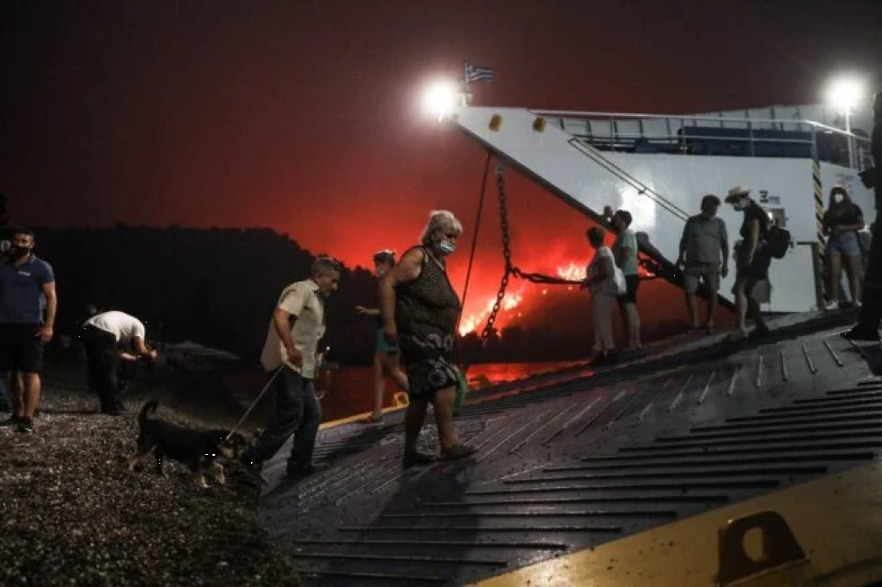 Los incendios arrasan superficies récord en Grecia, Turquía se salva por la lluvia