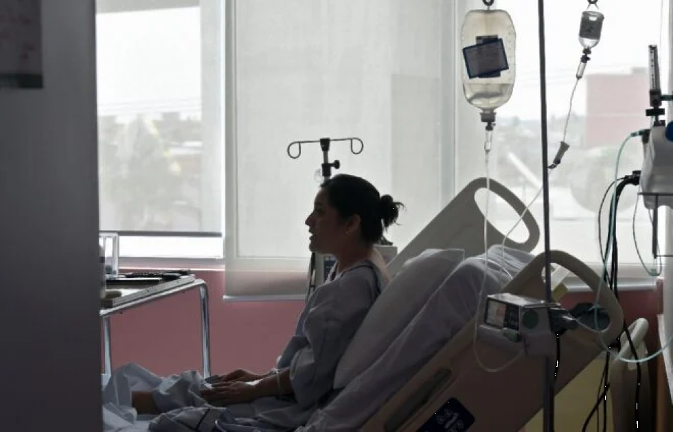 En un hospital mexicano la fuerza de la juventud merma ante un enemigo “cruel”