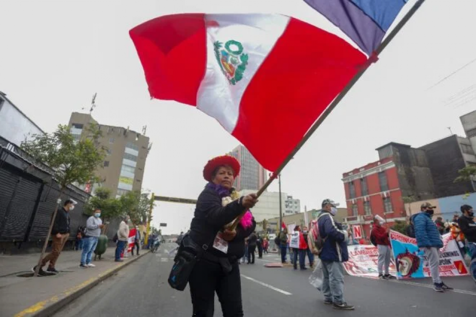 Unos 2.000 peruanos protestan contra el gobierno de Castillo y demandan su destitución