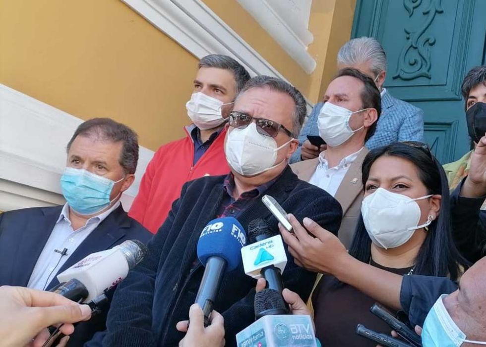 Mesa denuncia que fue impedido de ingresar al Legislativo para brindar una conferencia de prensa