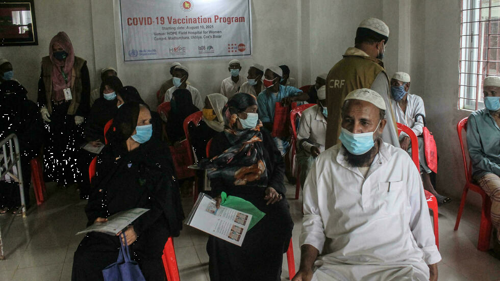 Bangladés empieza a vacunar a refugiados rohinyás contra el covid-19
