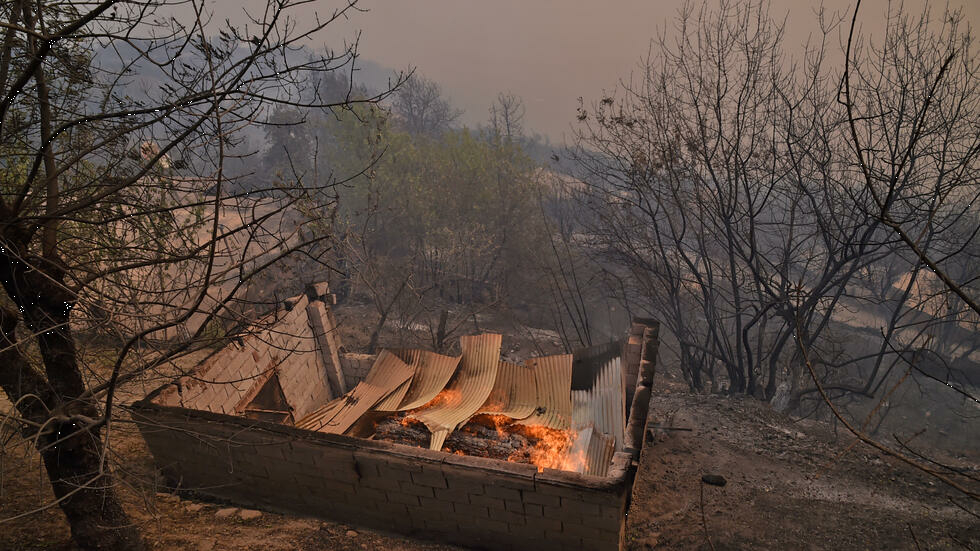Reportan que hay al menos 65 muertos en varios incendios en el norte de Argelia