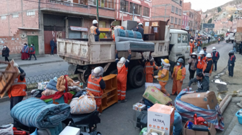 La Paz: Alcaldía evacúa a 14 familias por riesgo de colapso de viviendas en Cotahuma