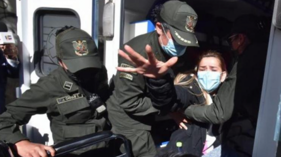 Trasladaron a Jeanine Añez a un hospital para una valoración cardiológica