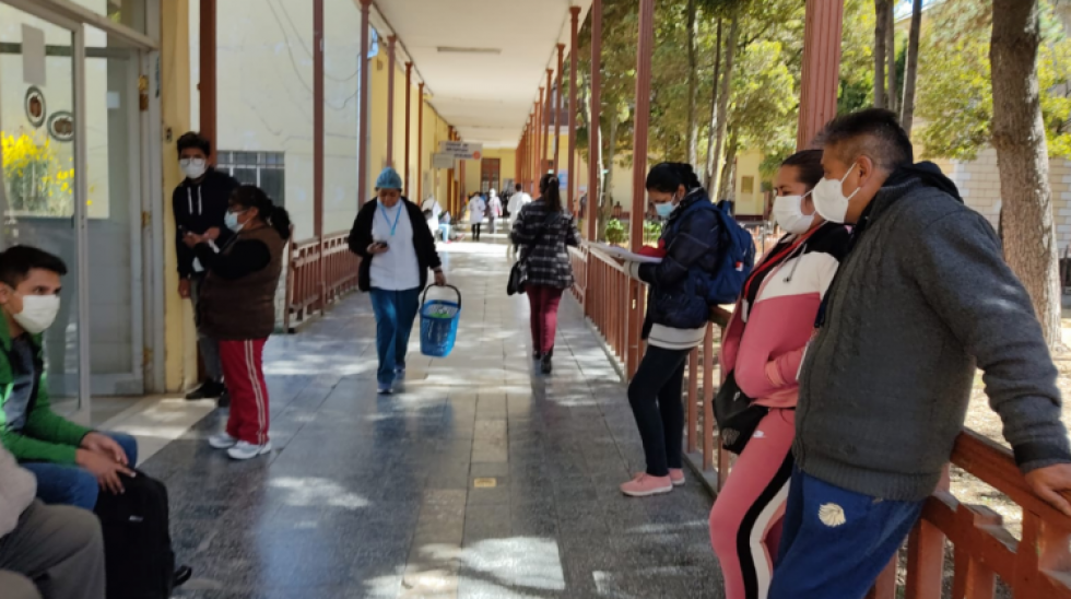 Médicos prevén cuarta ola para septiembre y alertan que hospitales siguen sin equipos ni insumos