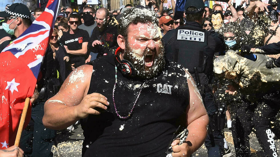Reportan que hay cientos de detenidos en protestas contra confinamiento en Australia