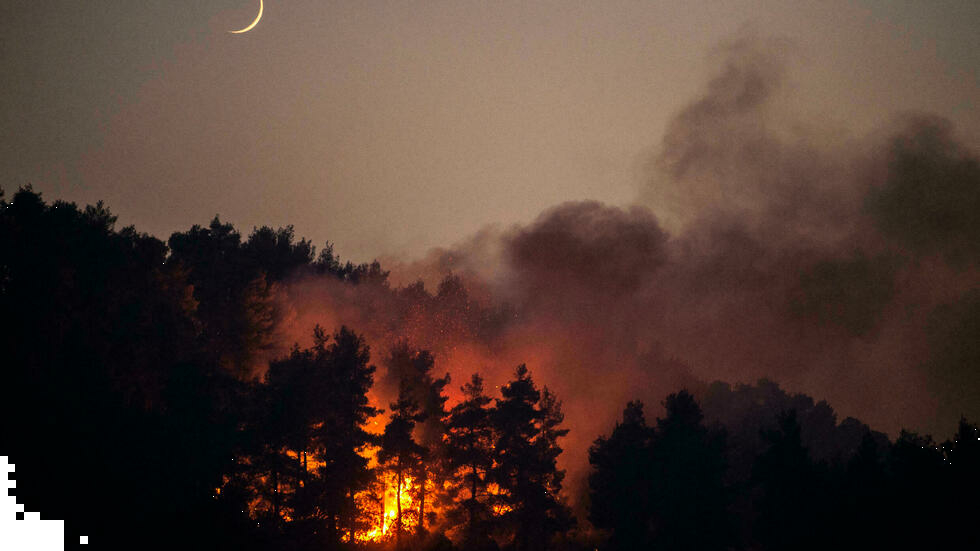 Nuevas evacuaciones por incendios en la isla griega de Eubea y el noroeste de Atenas
