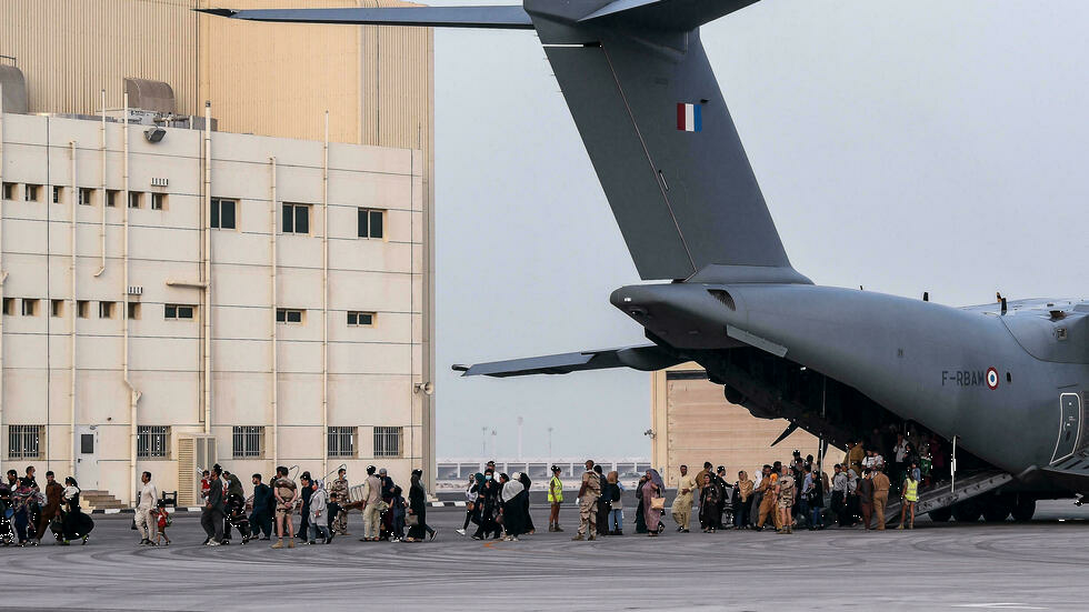 Entre Kabul y París, un puente aéreo contrarreloj