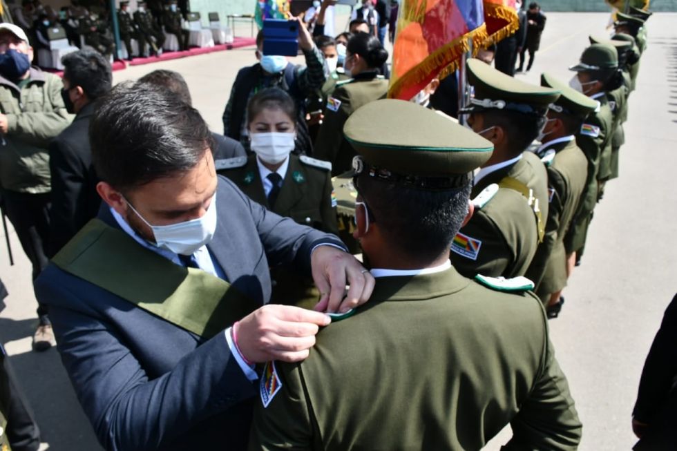 Imponen nuevos grados de sargentos en la Policía en el marco de la nueva ley de ascensos