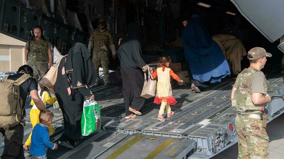 Países occidentales alertan de riesgo terrorista en aeropuerto de Afganistán