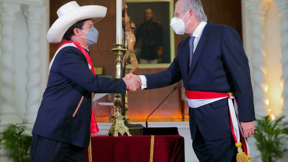 Gabinete de Castillo busca crucial voto de confianza en el Congreso peruano
