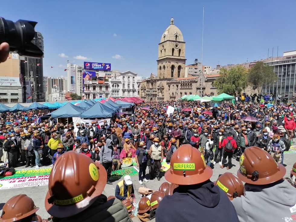 El Gobierno llega a acuerdo con cooperativistas mineros y se levantan los bloqueos en La Paz