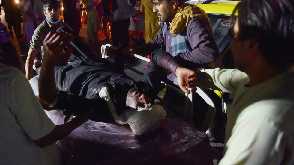 Los sueños afganos se ahogan en un baño de sangre en el aeropuerto de Kabul