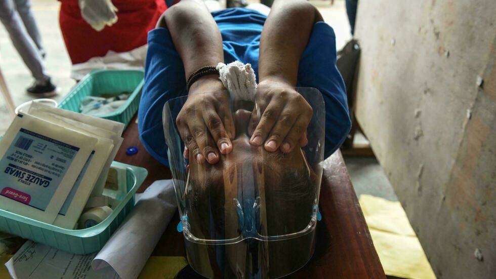 La "época de la circuncisión" comienza en Filipinas con retraso por el virus