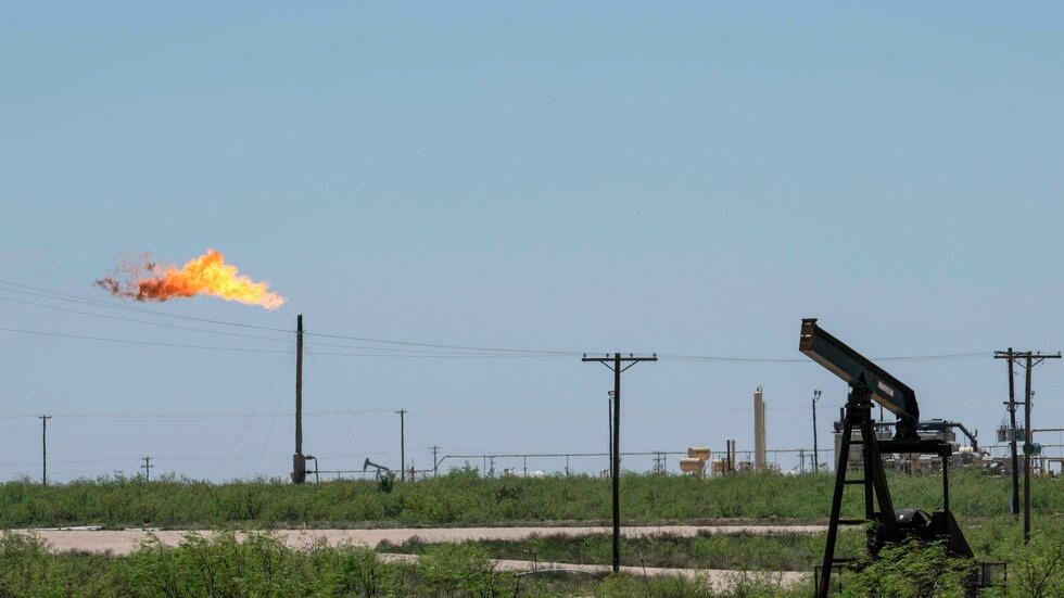 La OPEP+ se dispone a proseguir su alza modesta de la oferta petrolera