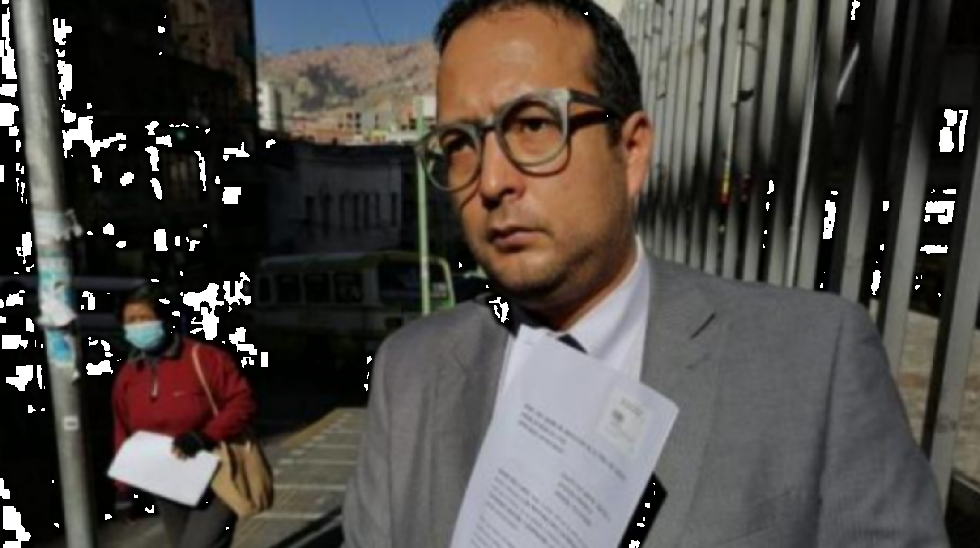 Audiencia se suspende y abogado informa que Áñez debe ser internada de emergencia
