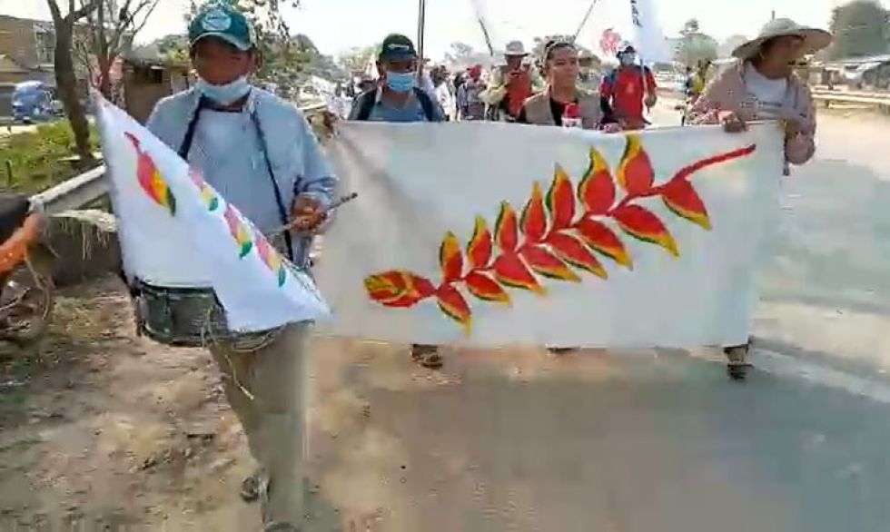 Marcha indígena cumple 10 días en su camino hacia Santa Cruz
