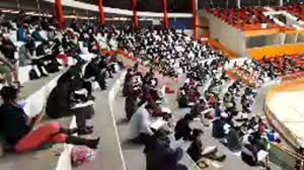 Más de 4.000 maestros rinden examen de ascenso de categoría