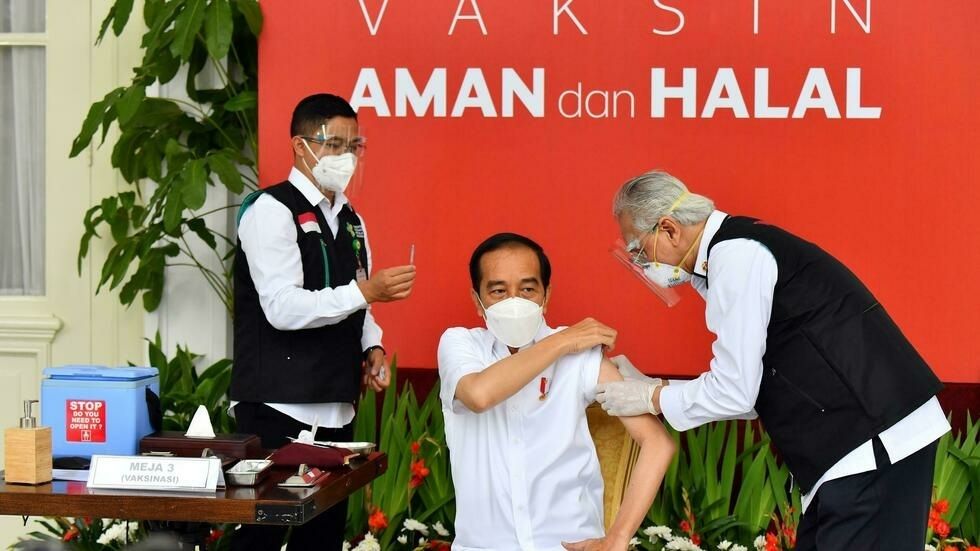 Indonesios, preocupados por sus datos tras filtración de certificado de vacuanción del presidente