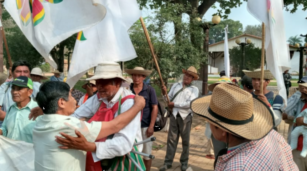 Indígenas avanzan hacia Ascensión de Guarayos y para evitar agresiones marcharon por la madrugada