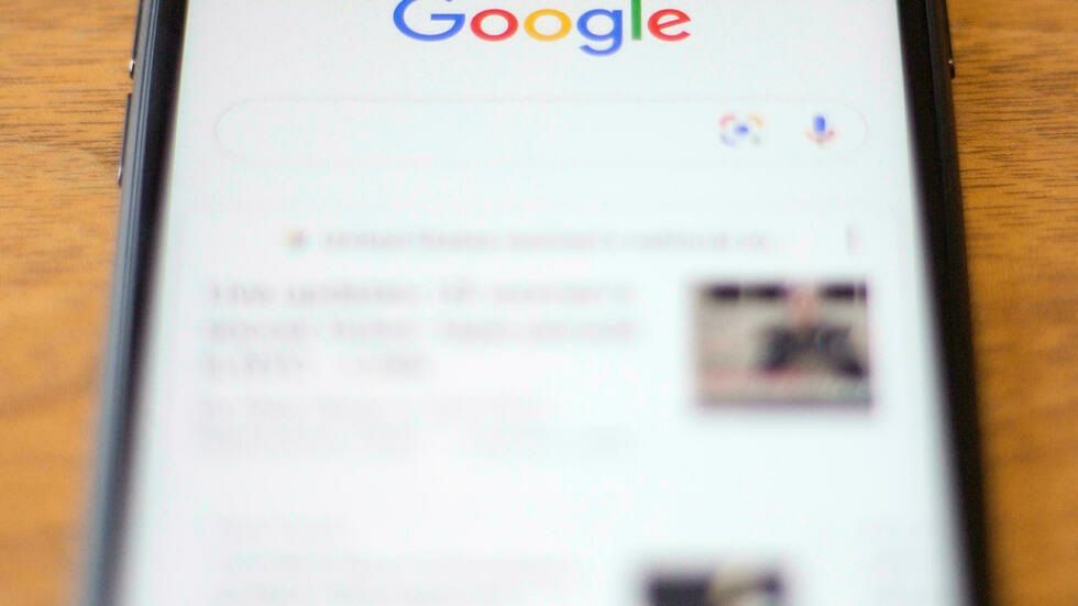 Google reporta que mejora herramientas para combinar trabajo a distancia y presencial en empresas