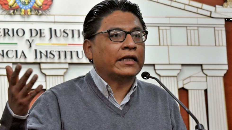 Ministro Lima dice que hija de Áñez acude a organismos afines a su posición ideológica