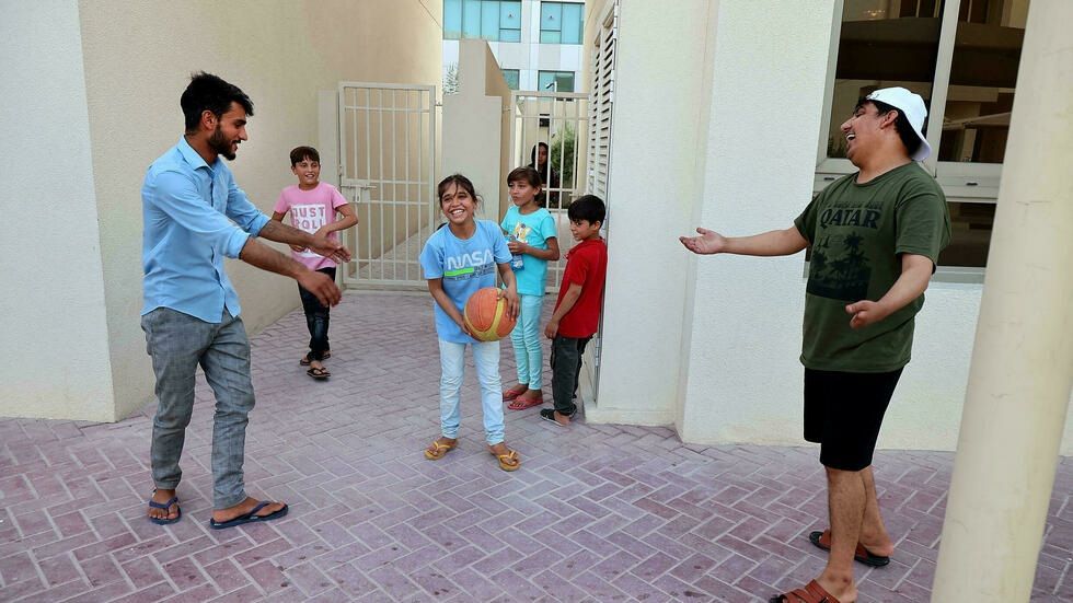 Niños afganos en Catar, sin padres ni plan