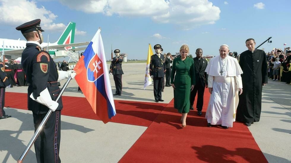 El Papa pide "fraternidad" más allá de las fronteras frente a la pandemia