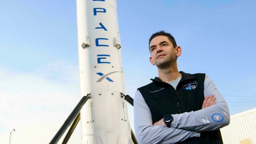 Serenos, los primeros turistas de SpaceX esperan su viaje al espacio en una "furgoneta"